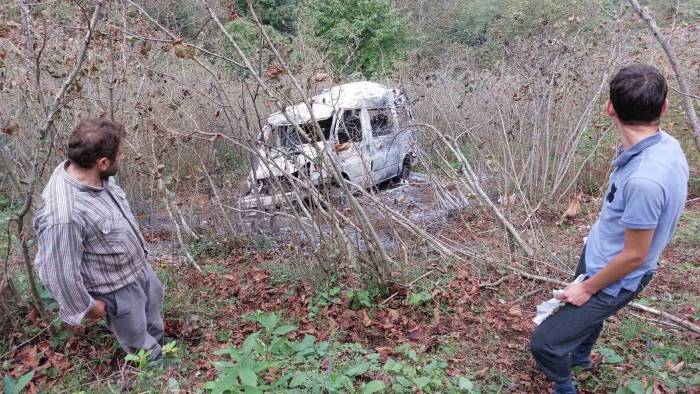 Okul Servisi 112 Metre Şarampole Yuvarlanıp Yandı: 2’si Öğretmen 4 Yaralı