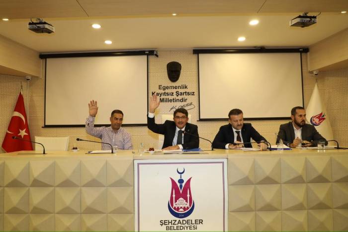 Başkan Çelik, Devam Eden Projelerle İlgili Meclis Üyelerini Bilgilendirdi