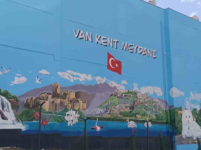 Vanlı Ressamlardan Kent Meydanına Devasa Resim