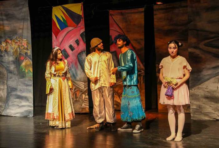 Van Büyükşehir Belediyesi Öğrencileri Sanat İle Buluşturuyor