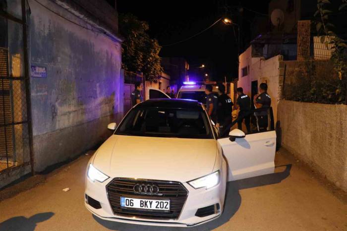 Ehliyetsiz Sürücü Polisten 15 Kilometre Kaçabildi, Ara Sokakta Kıskıvrak Yakalandı