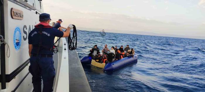 Ayvalık Açıklarında 108 Düzensiz Göçmen Kurtarıldı