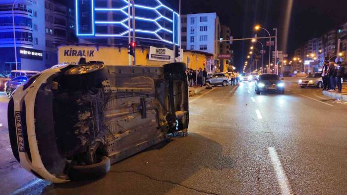 Batman’da Kontrolden Çıkan Araç Takla Attı: 1’i Ağır 3 Yaralı