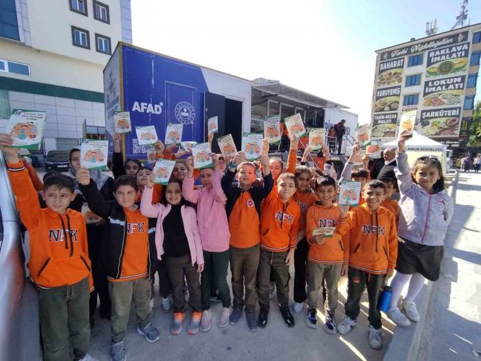 Öğrenciler Depremi Yaşayarak Öğrendi