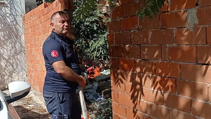 Edremit’te Çatı Yangını Söndürüldü, Karşı Evin Bahçesinde De Yangın Çıktı