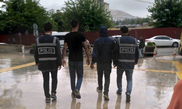 Elazığ’da 24 Yıl Kesinleşmiş Hapis Cezası Bulunan 3 Zanlı Tutuklandı