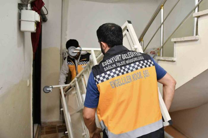 Esenyurt Belediyesi’nden Yaşlı Ve Hastalara Önemli Destek