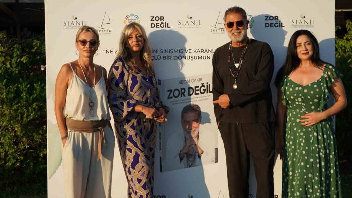 ‘’zor Değil’’ Kitabının Lansmanında Ünlü İsimler Bir Araya Geldi