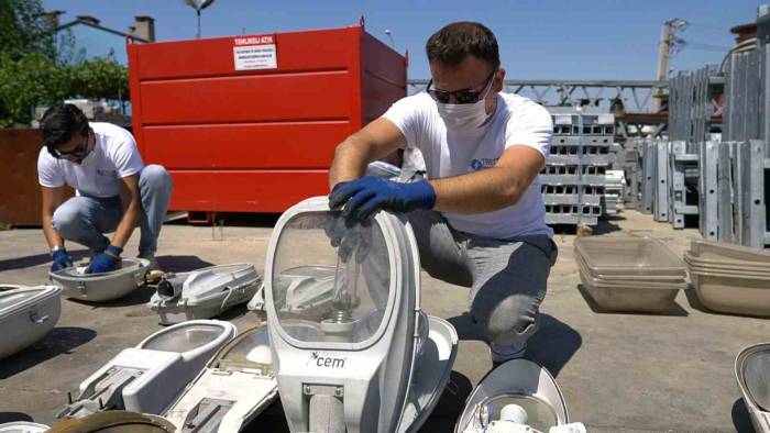 Hurda Armatürden Mama Kabı