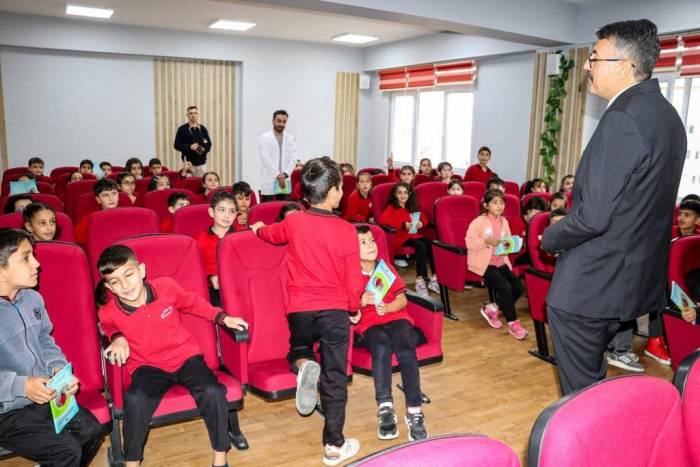 Hakkari’de Hayvanları Koruma Günü Etkinliği Düzenlendi