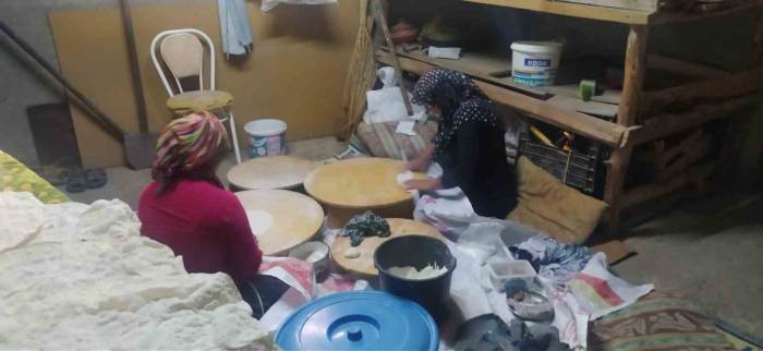 Hisarcıklı Ev Hanımları Kışlık Kuru Yufka Yapımına Başladı