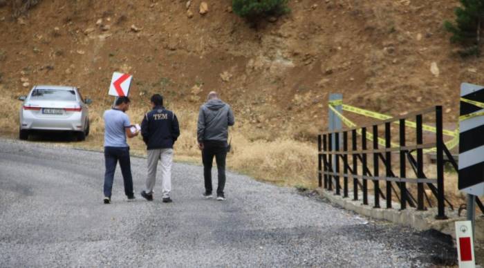 Veterinerin Şehit Edildiği Bölgede 2 Kişinin Yol Kesip Araç Kurşunladığı İddiası