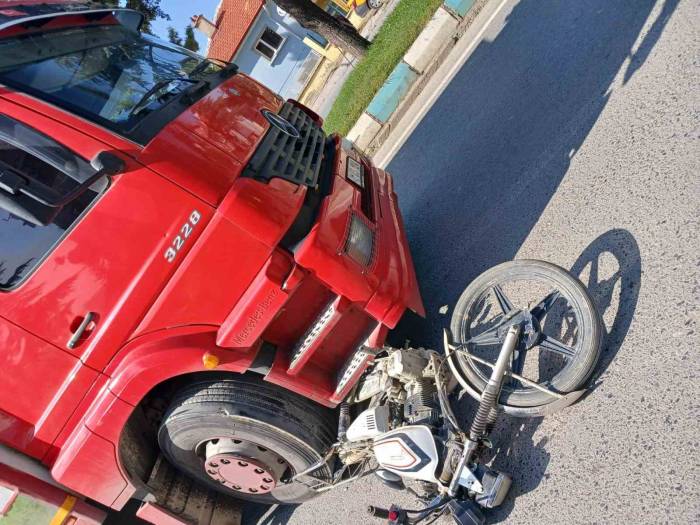 Motosiklet Kamyonun Altına Girdi: 1 Ölü