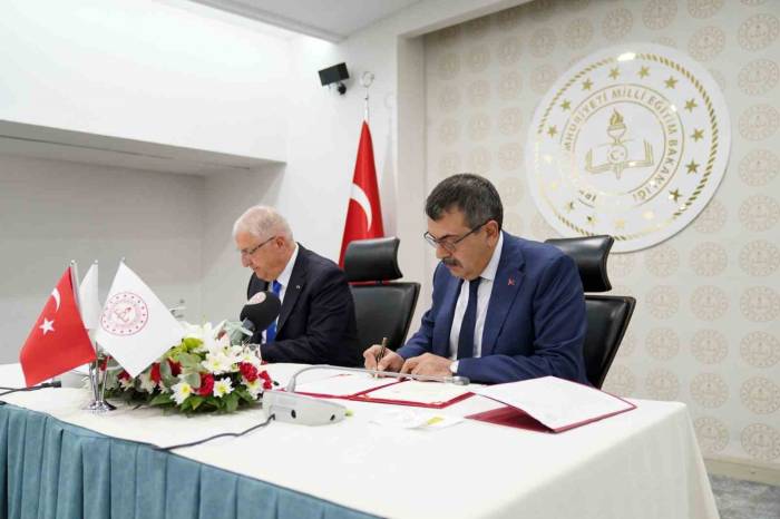 Msb Ve Meb Arasında Savunma Sanayi İçin Protokol