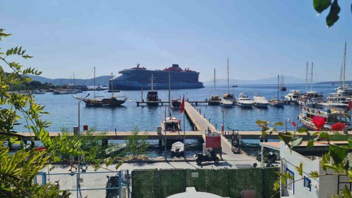 Bodrum’a 2 Bin 63 Yolcu Getirdi