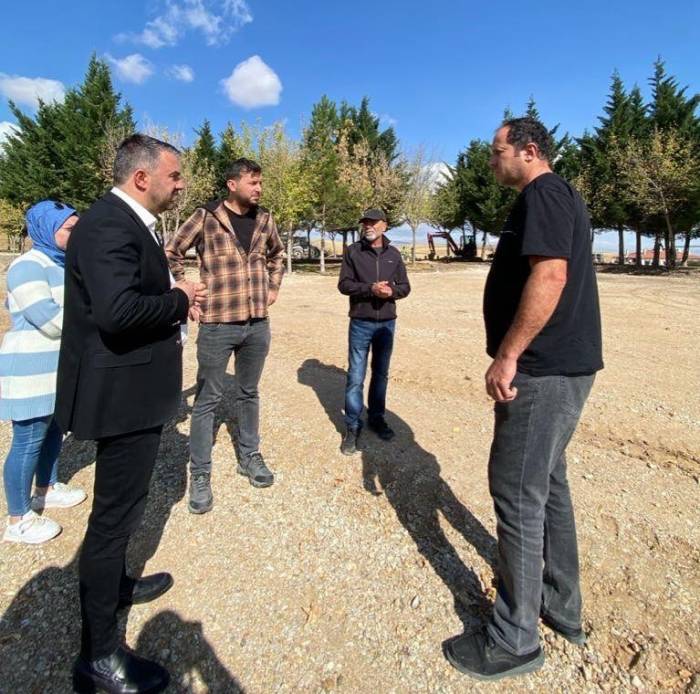 Pursaklar’da Eskiyen Parklar Sıfırdan Yenileniyor