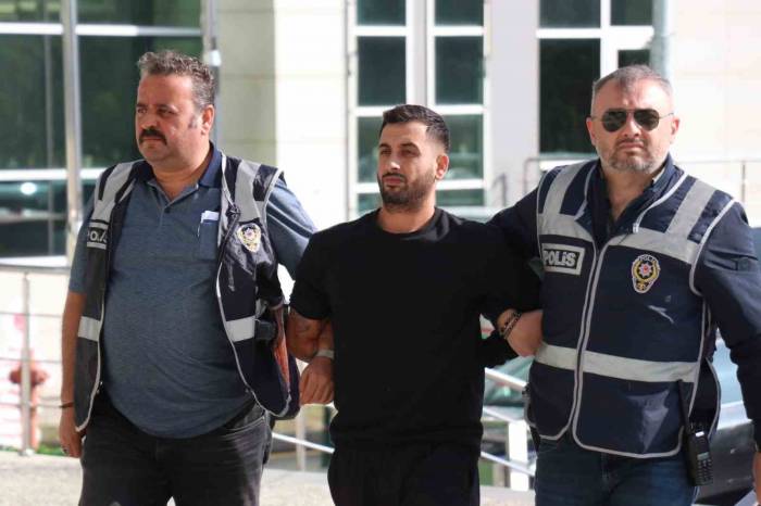 Cezaevinden Firar Etti, Yorganların Arasında Yakalandı