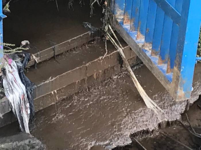 Sancaktepe’de Dereye Akan Atıklar Bölgeyi Ağır Koku Altında Bıraktı