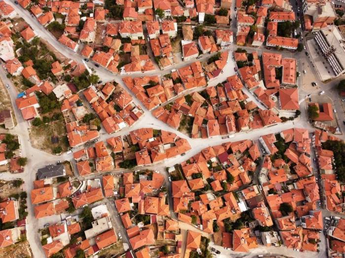 Tavas’ın Çehresi Dev Üst Yapı Çalışmasıyla Değişiyor