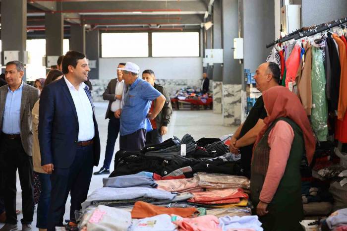 Uşak’ta Karaağaç Kapalı Pazaryeri Hizmet Vermeye Başladı