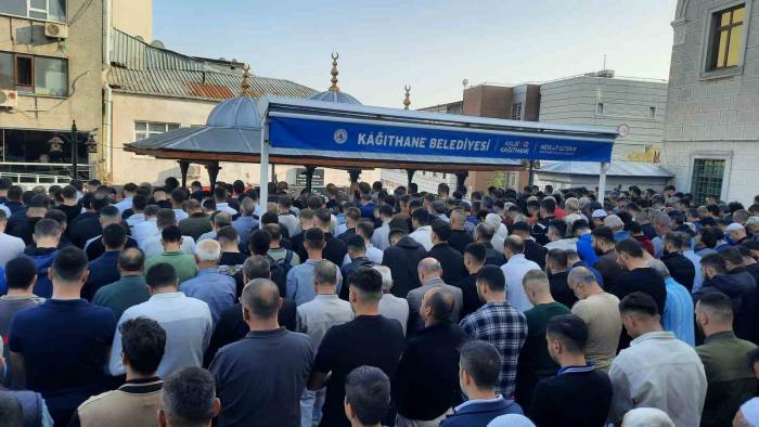 Yunanistan’da Öldürülen 6 Türk’ten 4’ü İstanbul’da Toprağa Verildi