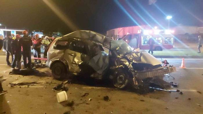 Bariyeri Geçip Karşı Şeride Geçti: 1 Ölü, 2 Yaralı