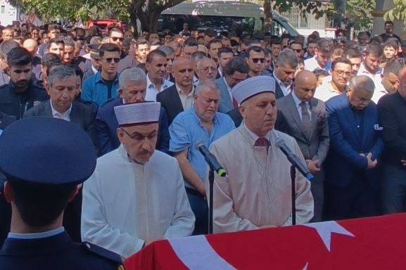 Şehit İtfaiye Erinin Cenazesinde Babanın Zor Anları