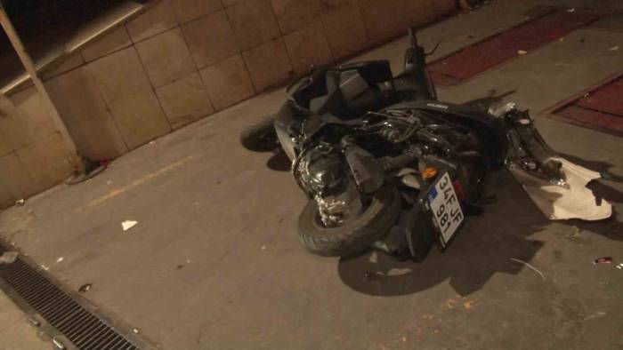 Ataşehir’de Motosiklet İle Minibüs Çarpıştı: 1 Yaralı