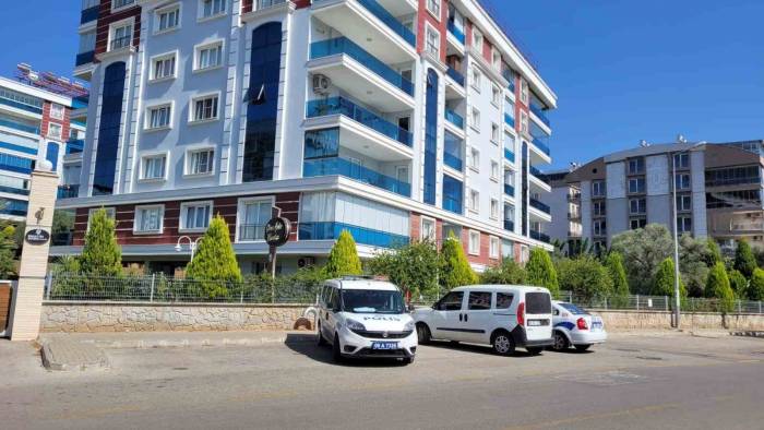 Üniversite Sınavına Hazırlanan Genç Ailesi Tarafından Ölü Bulundu