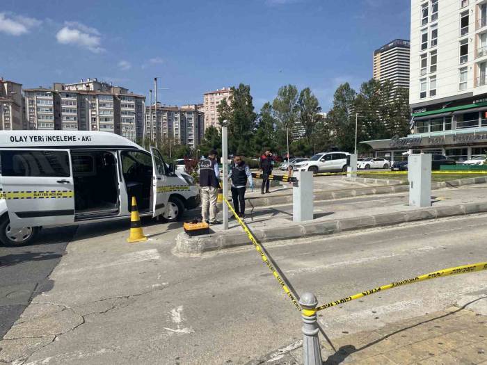 Beylikdüzü’nde Bir Kişi Eğlence Merkezi Otoparkı Bariyeri Açılmadığı İçin Havaya Ateş Etti