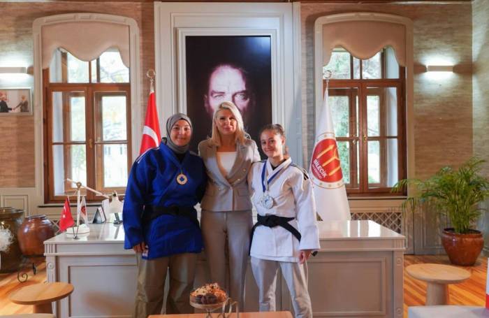 Başarılı Sporculara Hediyeleri Takdim Edildi