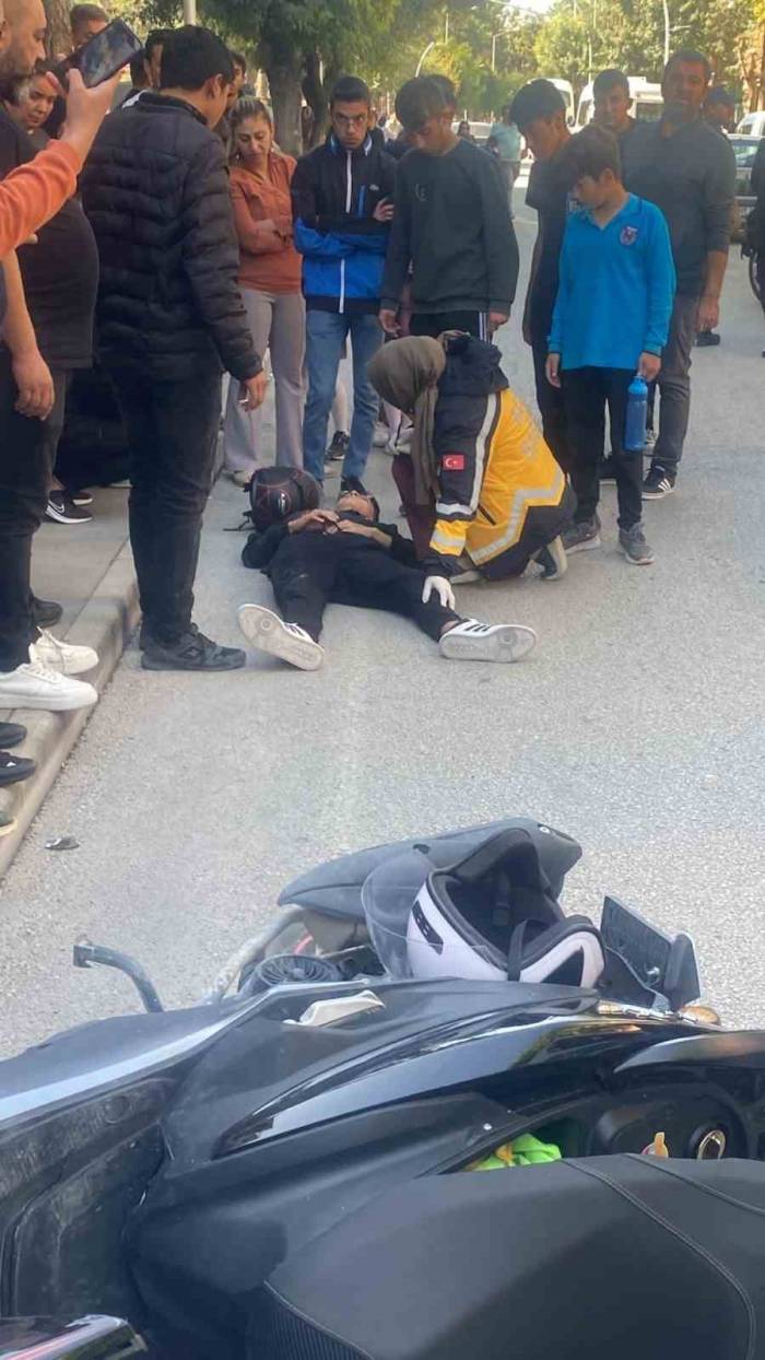 Burdur’da Motosiklet İle Minibüs Çarpıştı: 1 Yaralı