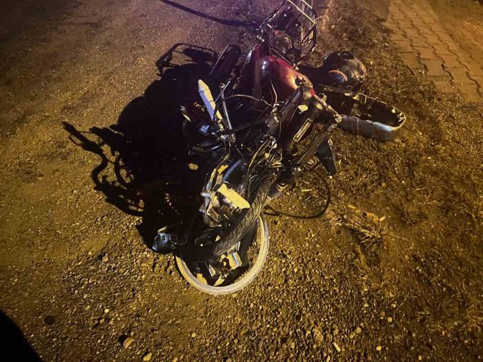 Otomobille Çarpışan Motosiklet Sürücüsü Hayatını Kaybetti