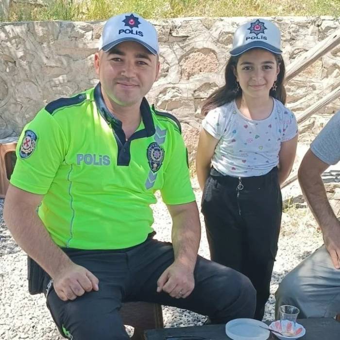 Sürücülere Mola, Uyarı Ve Çay İkramı