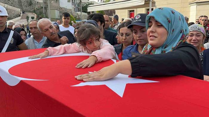 Hataylı Şehit Polis Dualarla Memleketinde Son Yolculuğuna Uğurlandı