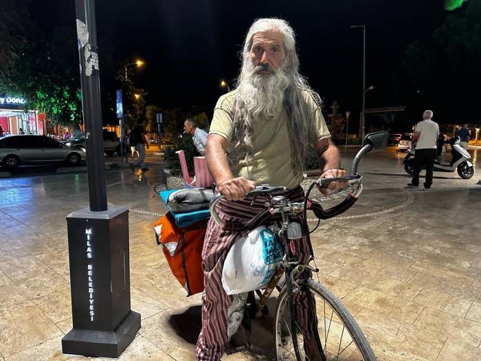 60 Yıllık Bisikletle Bin 200 Kilo Metre Yol Geldi