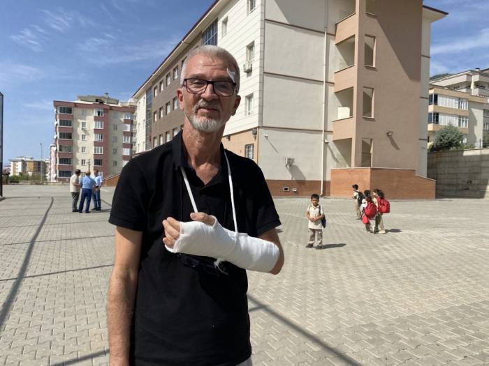 Kahramanmaraş’ta Bir Çift Okul Önünde Öğretmeni Darp Etti