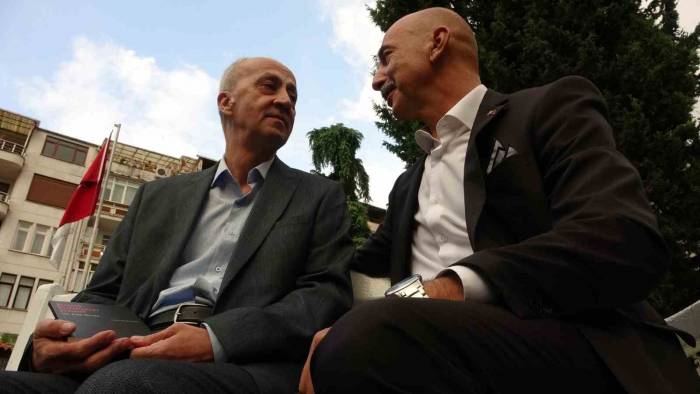 "Bana Kırmızıyı Anlat"