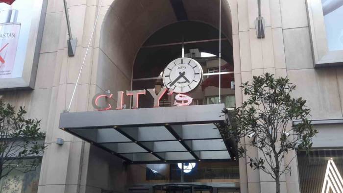 City’s Nişantaşı Avm’de Korku Dolu Anlar: Metrelerce Yükseklikteki Balkondan Düştü