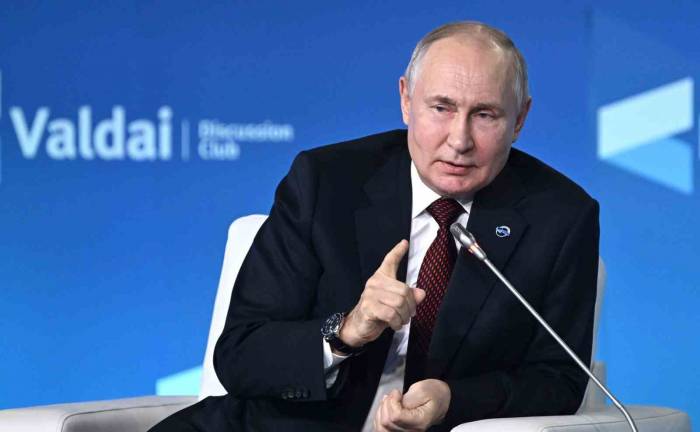 Putin: “Batıdan Sürekli ’yapmak Zorundasınız’, ‘Yapmakla Yükümlüsünüz’, ‘Sizi Ciddi Şekilde Uyarıyoruz’ Sözlerini Duyuyoruz, Siz Kimsiniz?”