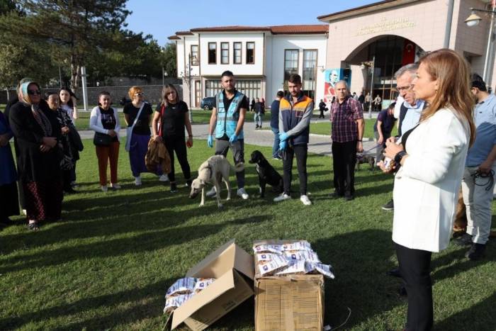 Hayvanlar İçin Mama Üretim Tesisi Faaliyete Geçti