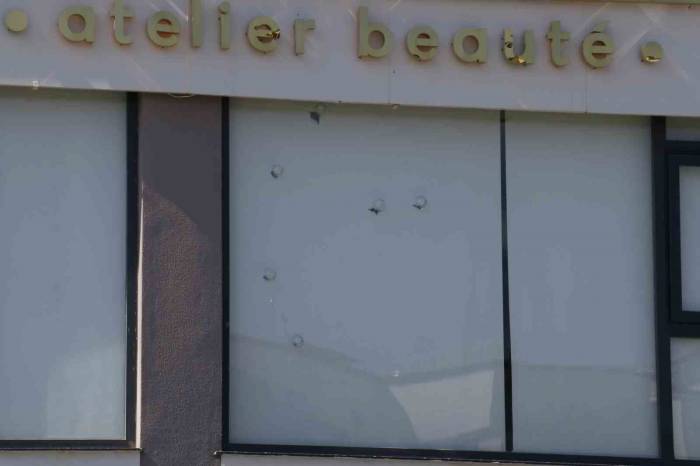 Çukurova Belediye Başkanı’nın Kızının Güzellik Merkezine Kurşun Yağdırdılar