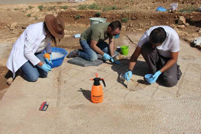 Bin 700 Yıllık Mozaikte Restorasyon Ve Konservasyon Çalışması Başladı