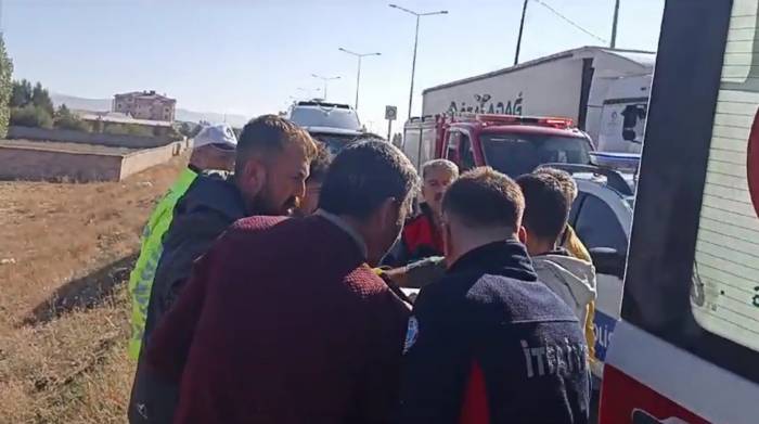 Ağrı’da Takla Atan Traktörün Sürücüsü Yaralandı