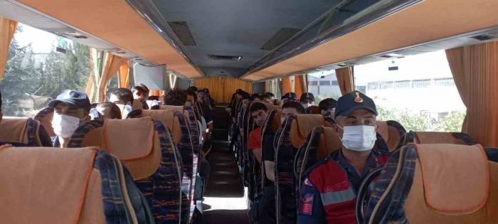 Burdur’da Yakalanan 26 Düzensiz Göçmenden 1’i Tutuklandı