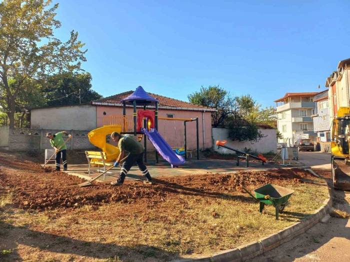 Derince’de Cadde Ve Sokaklar Temizleniyor