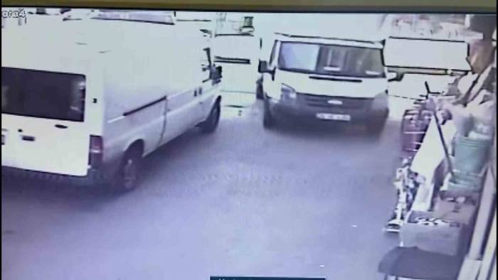 Önce Vatandaşa Çarptı Sonra Hızla Kaçtı