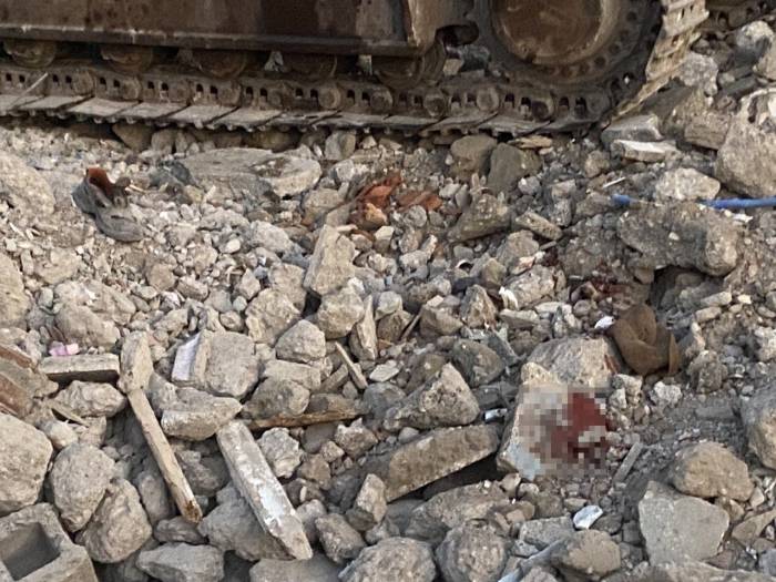 Yıkım Çalışması Esnasında İşçi Ekskavatörün Altında Kaldı