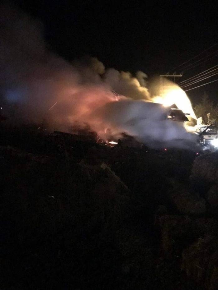 Aynı Mahallede İkinci Yangın: Samanlık Ve Ambar Çıkan Yangında Kullanılmaz Hale Geldi