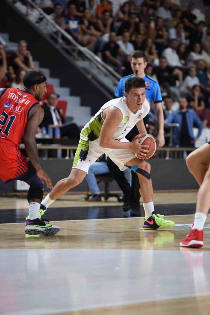 Pako Cruz, İlk Haftanın En Değerli Oyuncusu Oldu